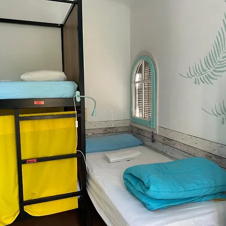Cocollona Hostel Χιρόνα