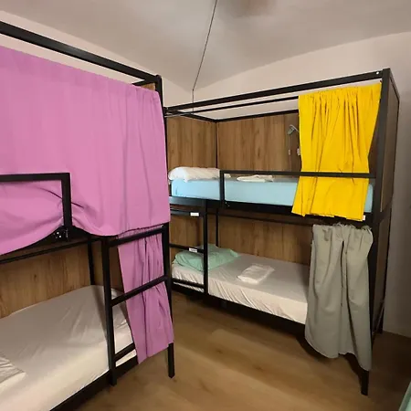 Hostel Cocollona Χιρόνα