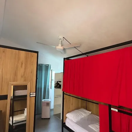 Hostel Cocollona Χιρόνα