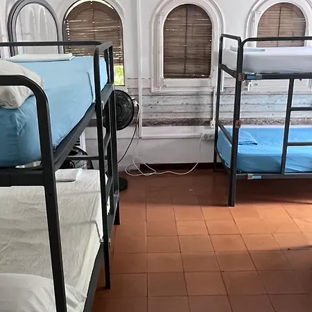 Hostel Cocollona Χιρόνα